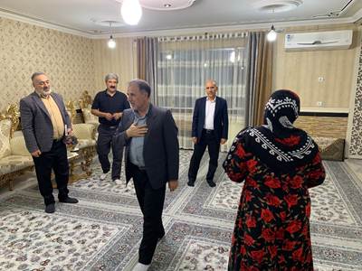 دیدار مدیرکل بنیاد شهید و امور ایثارگران کردستان با خانواده شهدای امنیت؛ تجدید میثاق با آرمان ‌های والای شهیدان